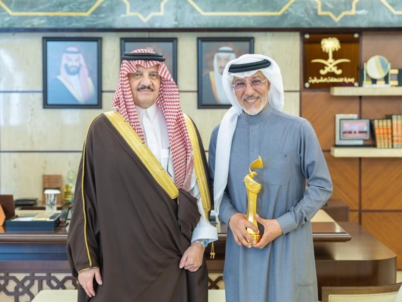 أمير المنطقة الشرقية يستقبل الفنان عبد المحسن النمر