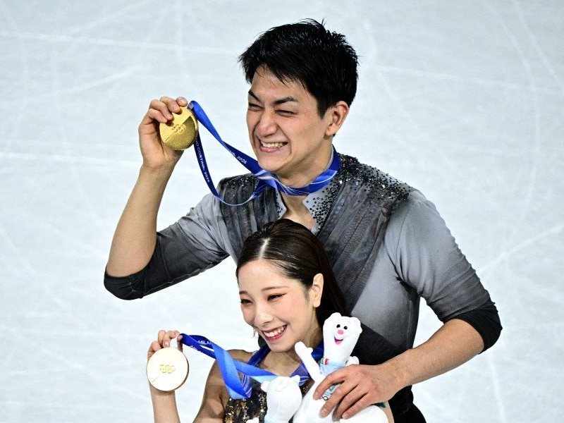 من المركز الخامس إلى الذهب: قصة عودة يابانية مذهلة في التزلج الفني الأولمبي