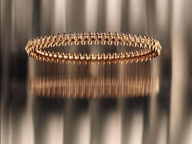 كارتييه تكشف عن تصاميم Clash de Cartier بهندسة جريئة ومرنة
