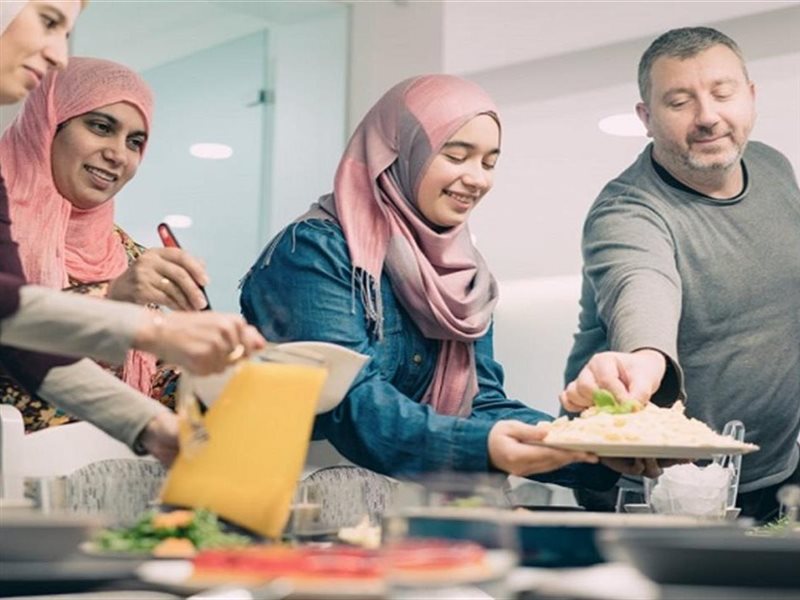 عادات بسيطة بعد الإفطار تحسّن الهضم وتمنع التخمة