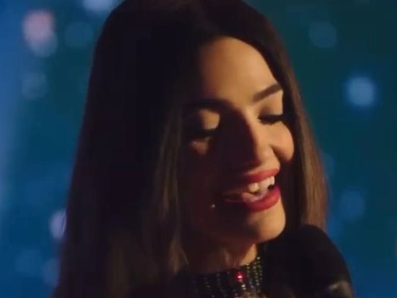 تارا عماد تفاجئ الجمهور بالغناء لأول مرة في إفراج