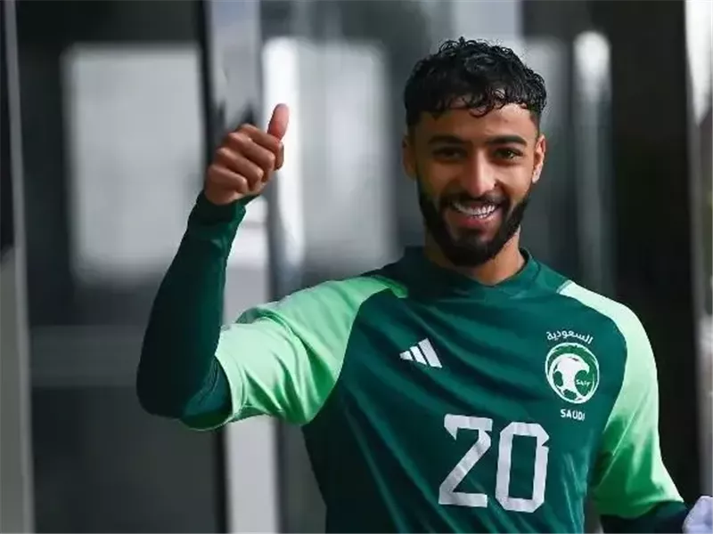 لاعب كرة القدم السعودي صالح أبو الشامات ضيف برنامج 
