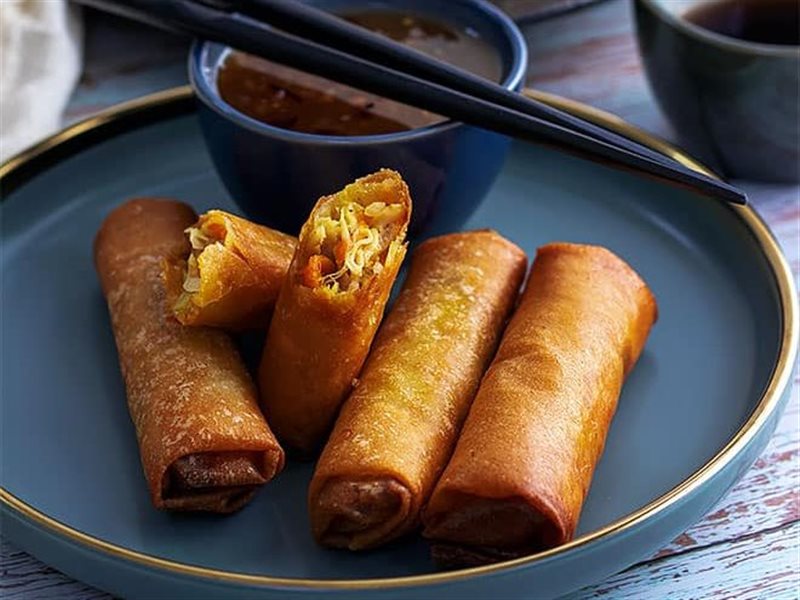 طبق جانبي على سفرة رمضان.. حضري سبرينج رولز الدجاج