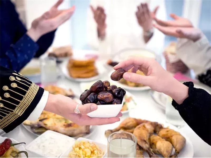 لمرضى القولون.. قائمة بالاطعمة المفيدة على سفرة رمضان