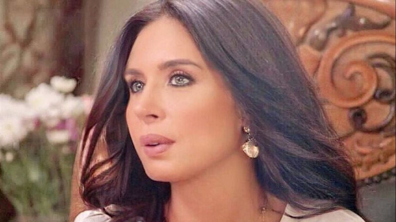 الراقصة دينا