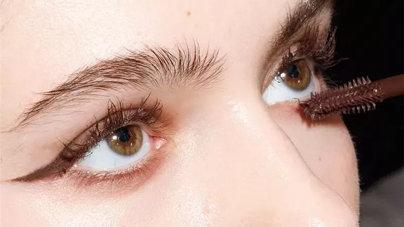 كيفية وضع الماسكارا