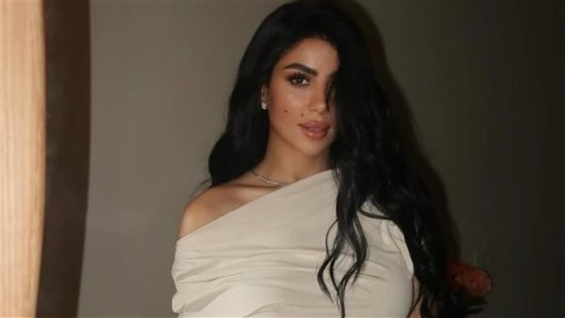 كارولين عزمي 