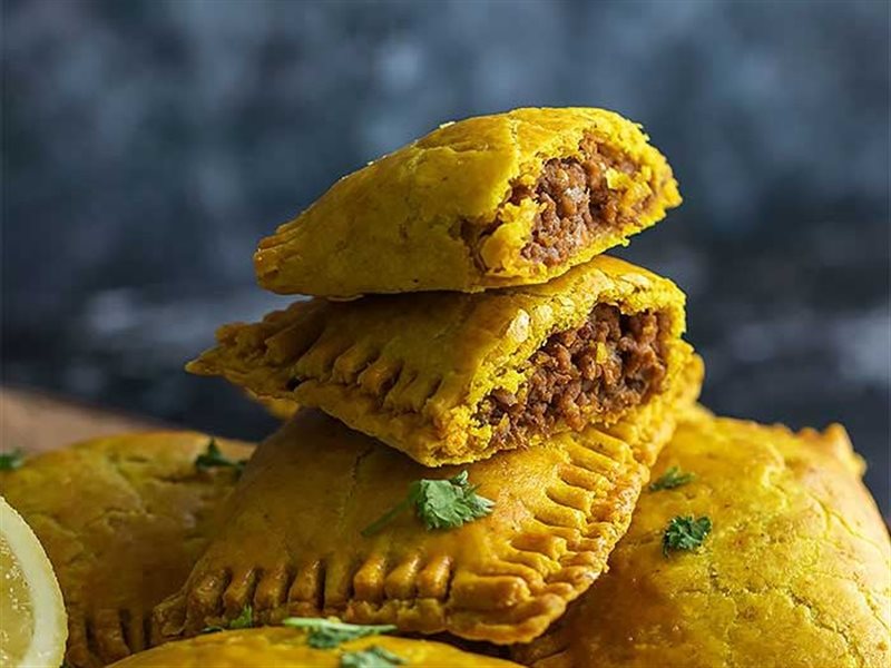 على سفرتك في رمضان.. حضري فطائر اللحم الجامايكية على الطريقة الأصلية