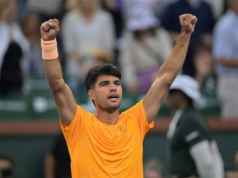 ألكاراز يواصل عرضه المثالي في 2026 وديوكوفيتش ينجو من كمين مايخشاك في إنديان ويلز