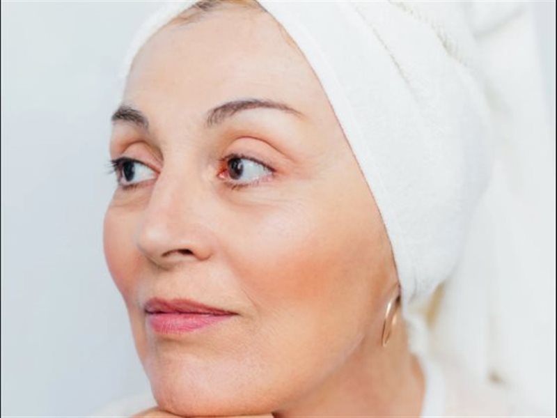 قبل عيد الأم.. روتين للاستحمام المثالي للنساء فوق سن الخمسين لبشرة ناعمة