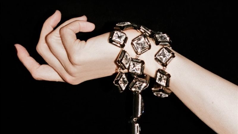 Deconstructed Crystals