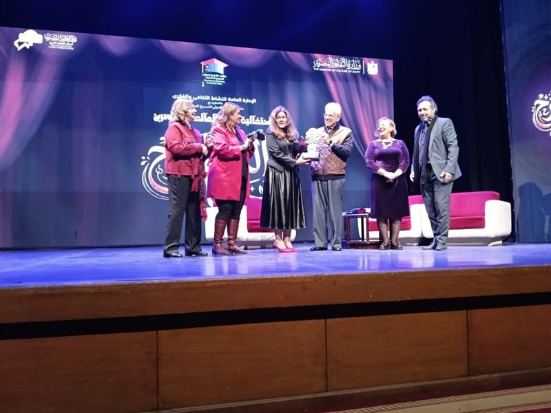 تكريم عزت زين وهايدي عبدالخالق واللبنانية مروى قرعوني خلال إحتفالية اليوم العالمي للمسرح 