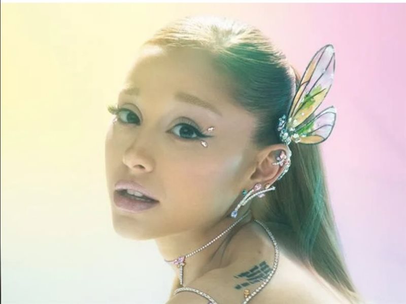 أريانا غراندي تعود بسحر جديد.. تعاون متلألئ يحوّل الطبيعة إلى مجوهرات نابضة بالحياة