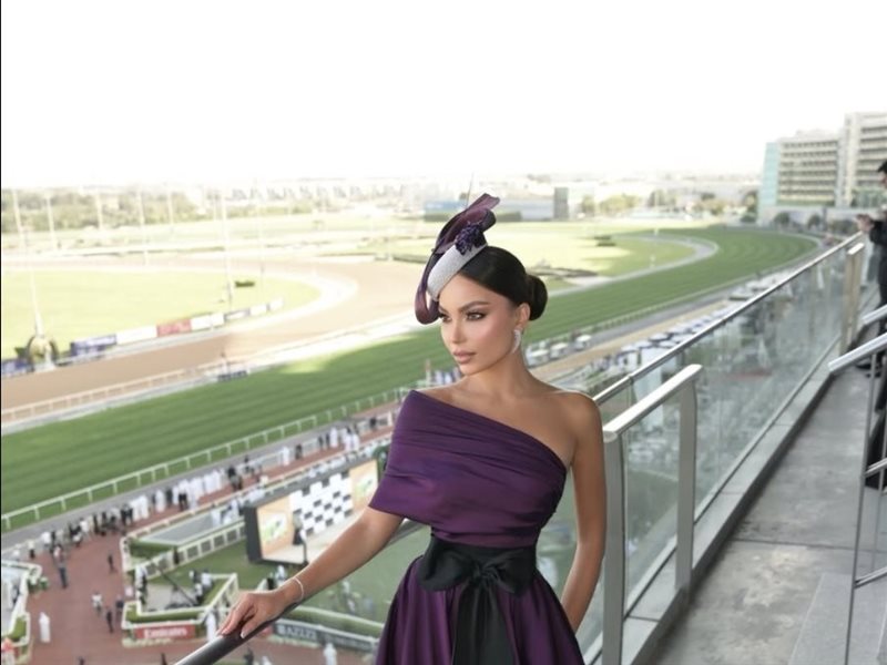 ريبيكا كساب تتألق بإطلالة ملكية بالبنفسجي 