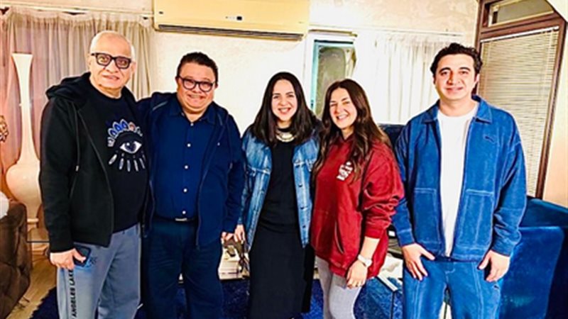 إيمي ودنيا سمير غانم يتعاقدان على مسرحية جديدة 