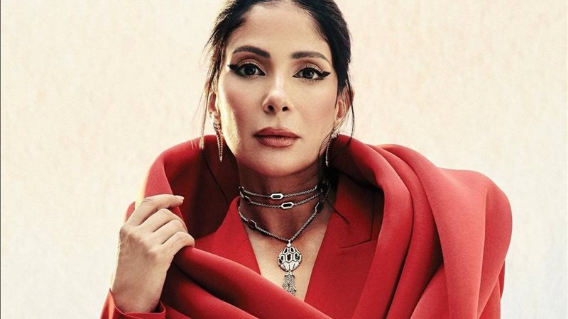 الفنانة منى زكي