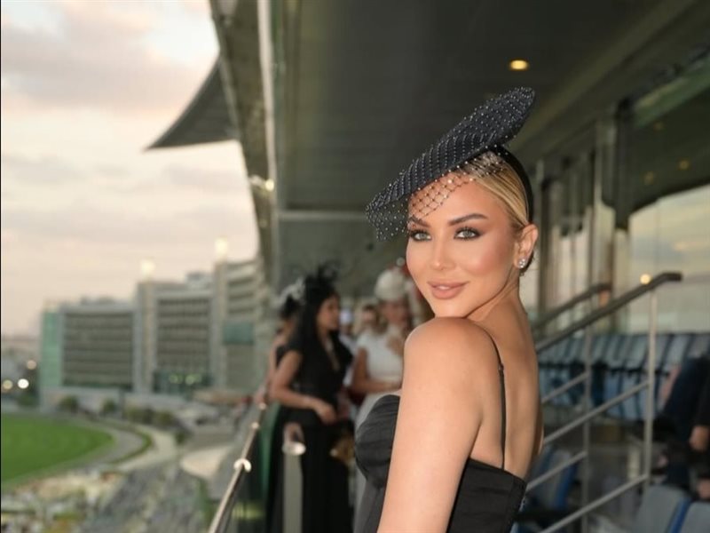 شيرين زعتري تتألق بإطلالة أنيقة من Zimmermann ولمسات Sahar Millinery وحقيبة Giuseppe Zanotti