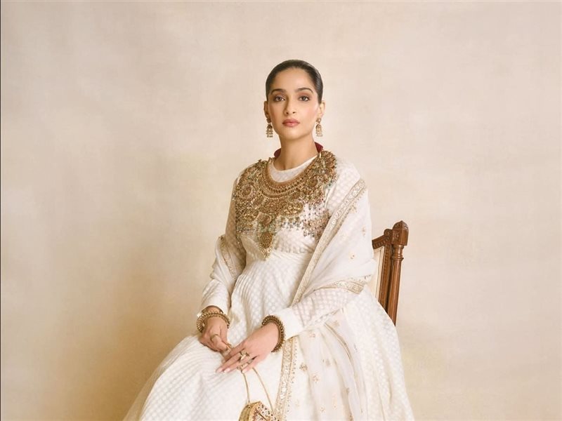 سونام كابور تستقبل مولودها الثاني وتشارك جمهورها لحظات الفرح