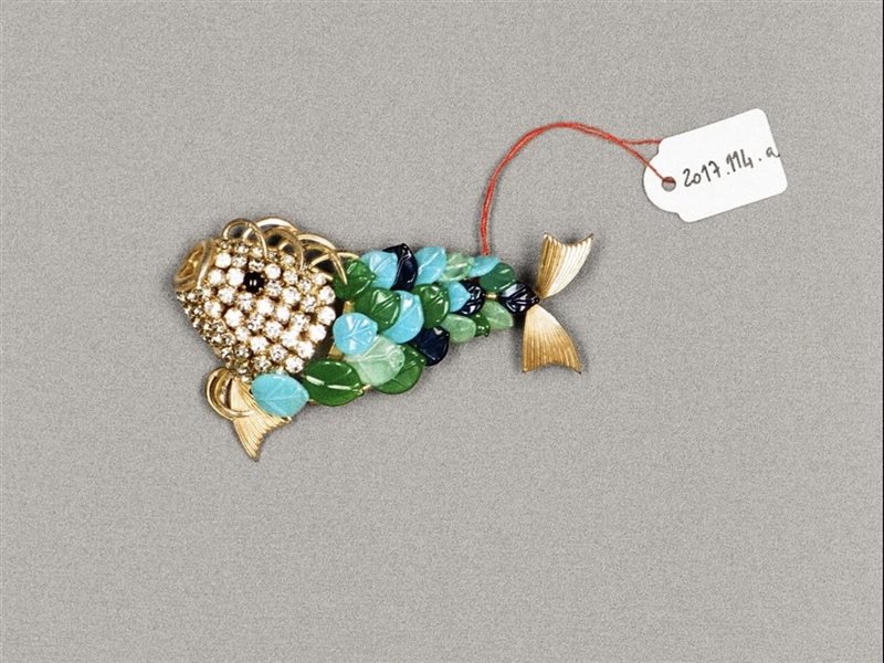 ديور يستحضر أرشيفه احتفالًا بـ”سمكة أبريل” في لمسة فنية مميزة