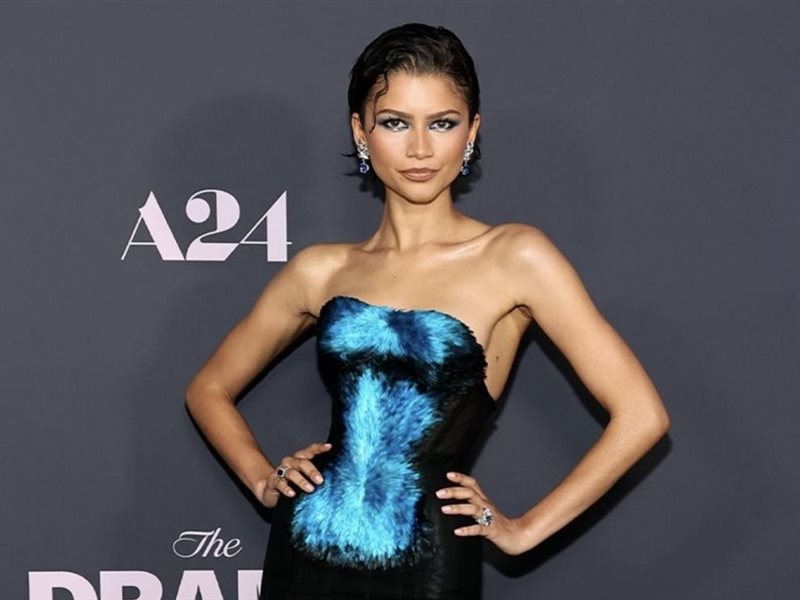 زندايا تخطف الأنظار بالأزرق في عرض The Drama بإطلالة أسطورية