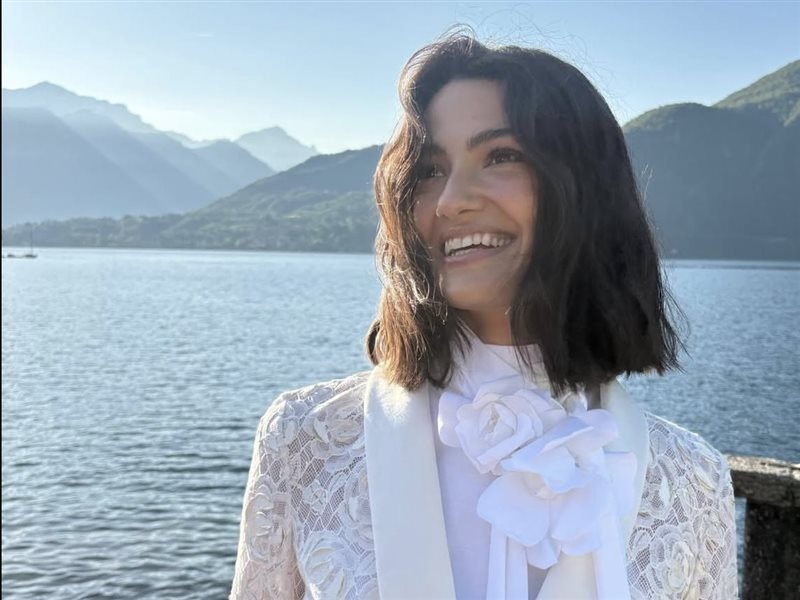 تارا عماد تخطف الأنظار في أحدث ظهور مع Chanel Beauty