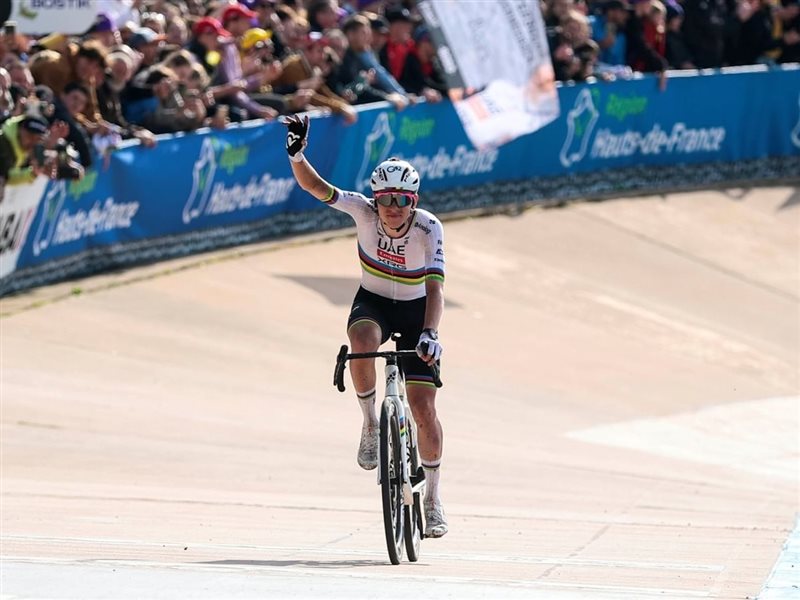 فريق الإمارات إكس آر جي يكمل تشكيلة النجوم لمواجهة أصعب سباق في عالم الدراجات