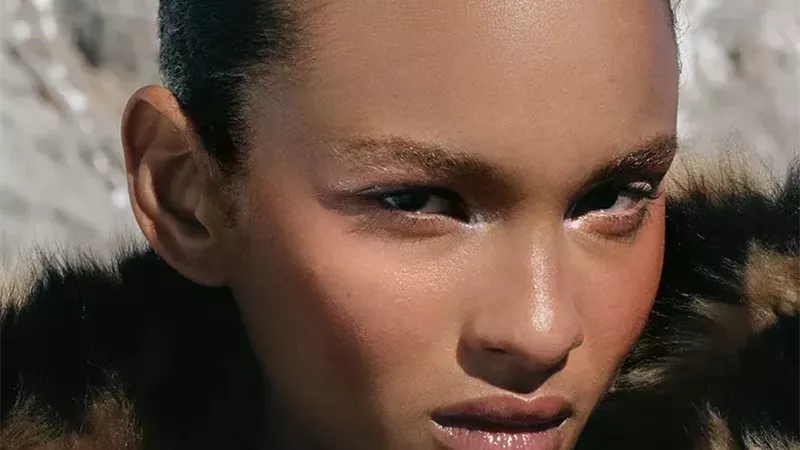 كيفية وضع أحمر الخدود