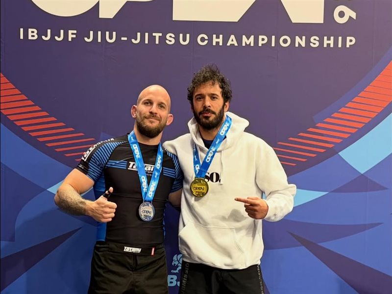 بعيدا عن التمثيل.. باريش أردوتش يحصد ميدالية ذهبية في رياضة الجوجيتسو