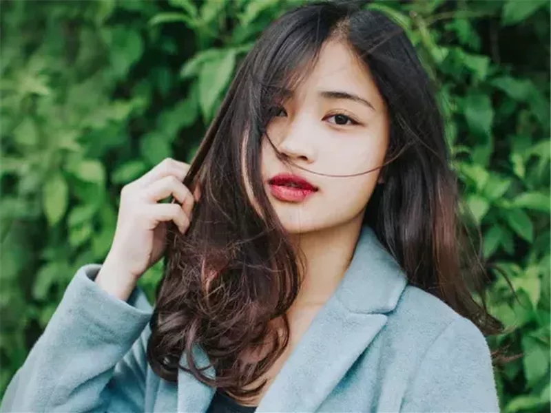 كيفية الحصول على شعر لامع.. وفقًا لخبراء تصفيف الشعر