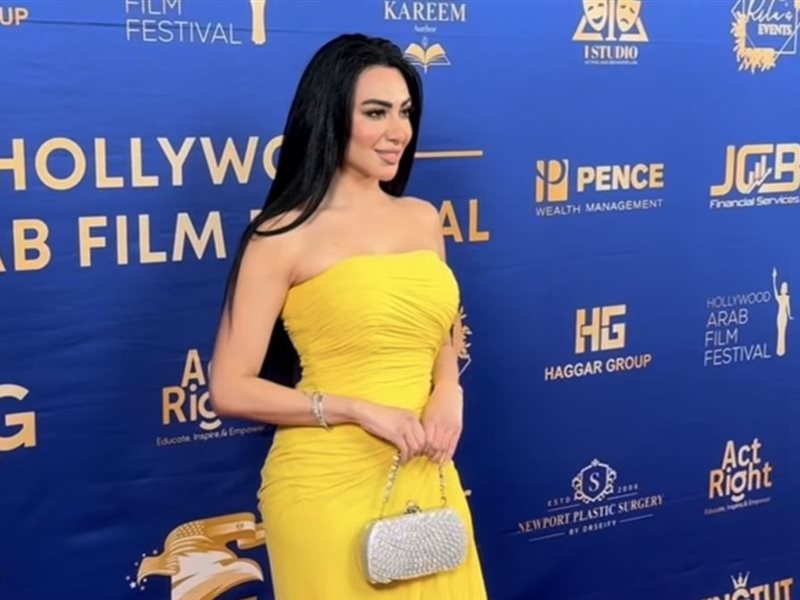     إطلالة جريئة تخطف الأنظار. مريهان حسين تتألق بالأصفر في مهرجان هوليوود العربي