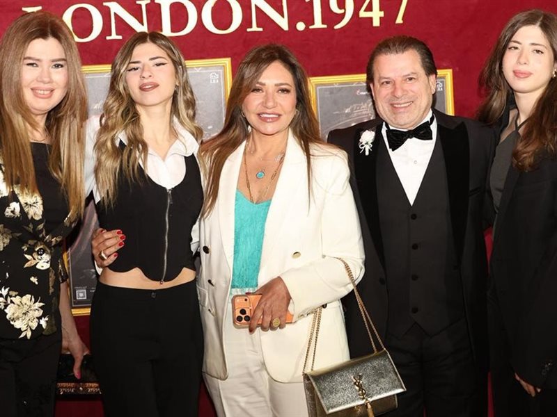 نجوم الفن يحتفلون بالعرض الأول لمسرحية 