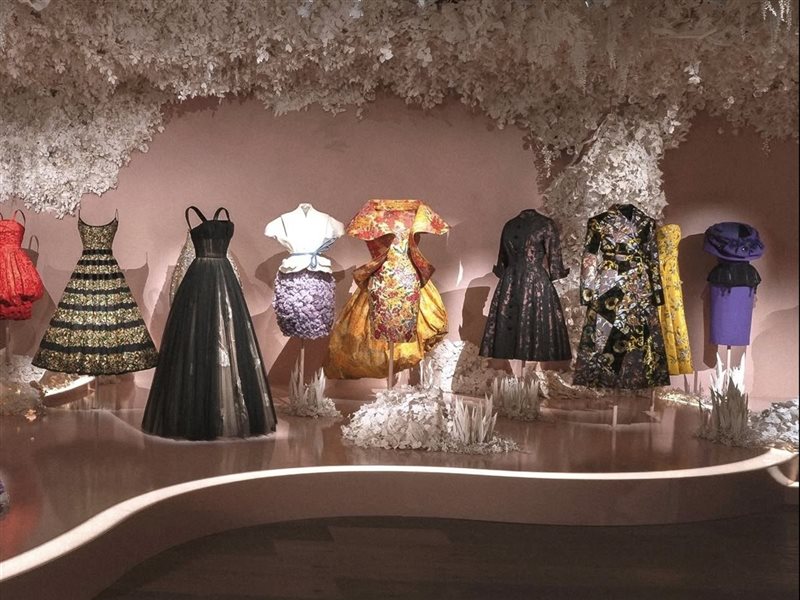 Dior crafting fashion 