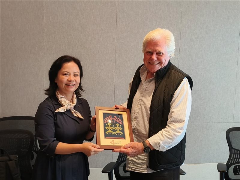 حسين فهمي ولي جياو هوي