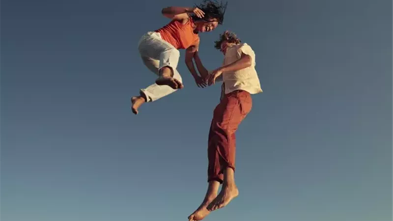 للتواصل مع الأصدقاء