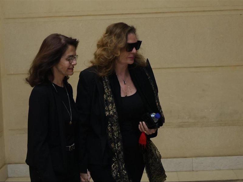 يسرا وكريم عبدالعزيز وتامر حبيب.. نجوم الفن يقدمون واجب العزاء لـ منة شلبي في رحيل والدها