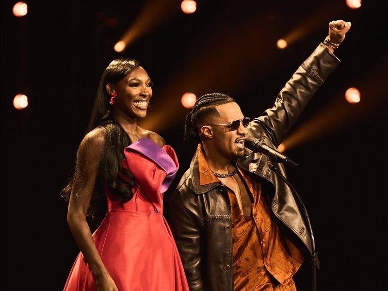 محمد رمضان يٌشارك في مهرجان Les Flammes ويسلم شعلة أفريقيا للرابر هيمرا