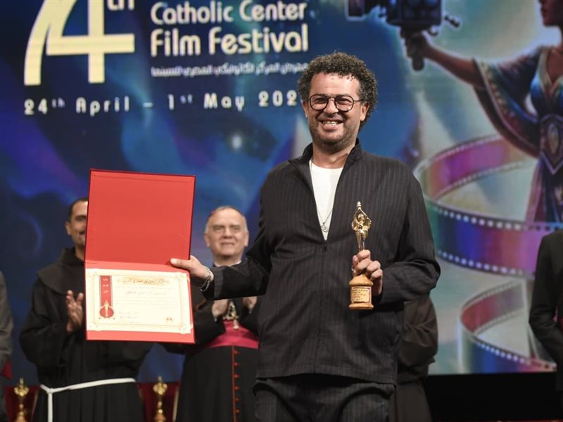 تكريم مدير التصوير مازن المتجول بجائزة الإبداع الفني في مهرجان المركز الكاثوليكي للسينما