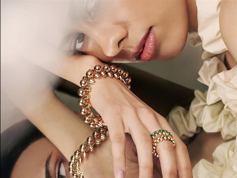 “Clash de Cartier”… حين تتحول المجوهرات إلى قطع مرنة تتفاعل مع كل إيماءة