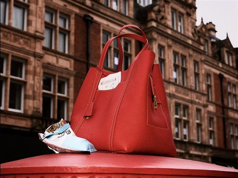 حقيبة Matryoshka من Carolina Herrera.. أناقة التفاصيل تتصدر المشهد