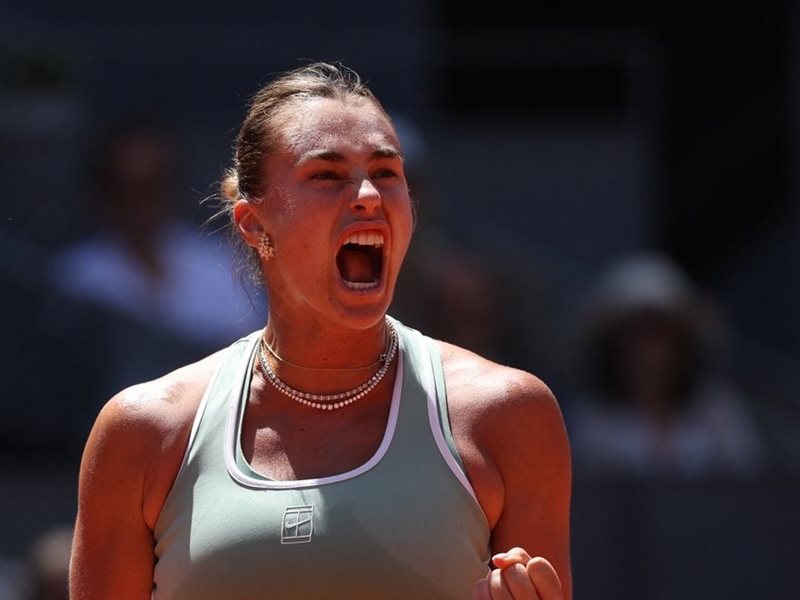 سابالينكا تقلب تأخرها أمام أوساكا وتبلغ ثمن النهائي