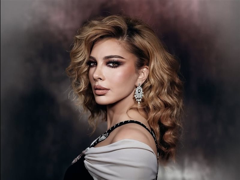     الأسود يليق بها.. أصالة تخطف الأنظار بإطلالة راقية بتفاصيل ناعمة