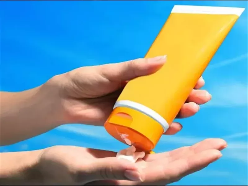 أفضل 5 واقيات شمس للبشرة الحساسة