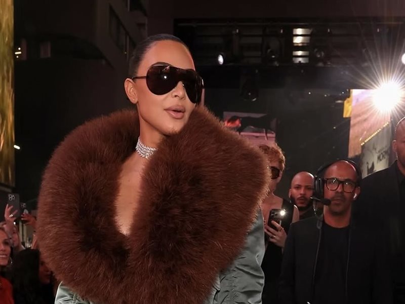    ليندسي لوهان وماريا كاري وكيم كارداشيان يخطفن الأضواء في عرض Gucci Cruise 2027