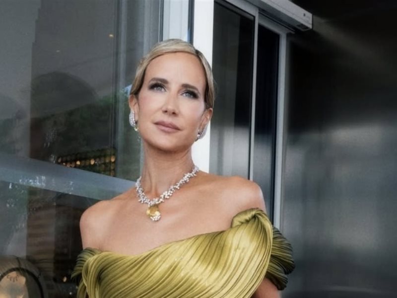 Lady Victoria Hervey تتألق بفستان نحتي ساحر من فؤاد سركيس في Cannes Film Festival