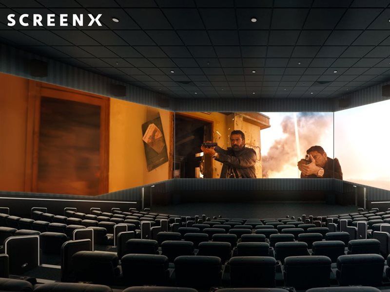 فيلم «سفن دوجز» يدخل التاريخ كأول فيلم عربي يُعرض بتقنية ScreenX