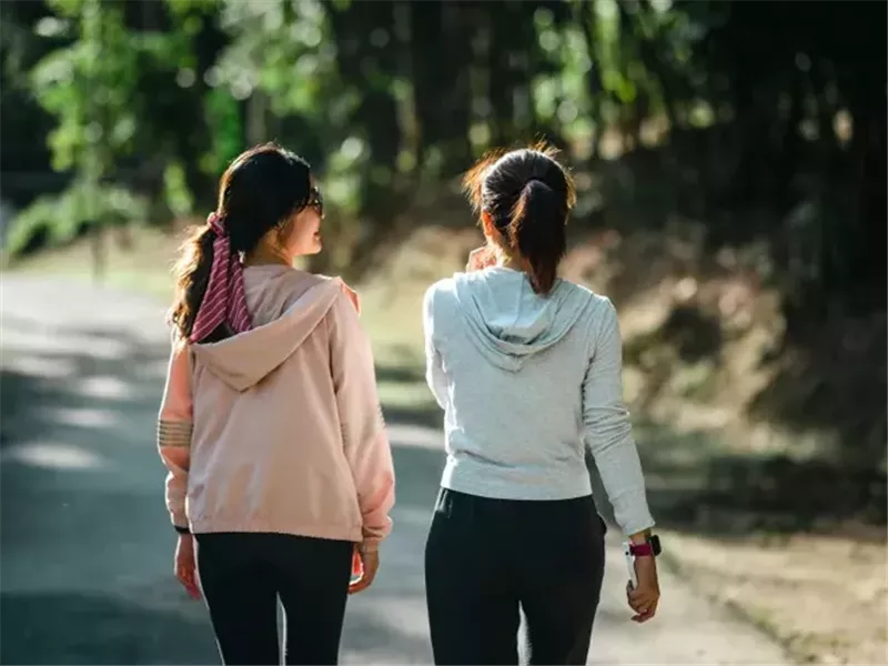  عادات بعد العشاء يمكن أن تحسن عملية الهضم والنوم