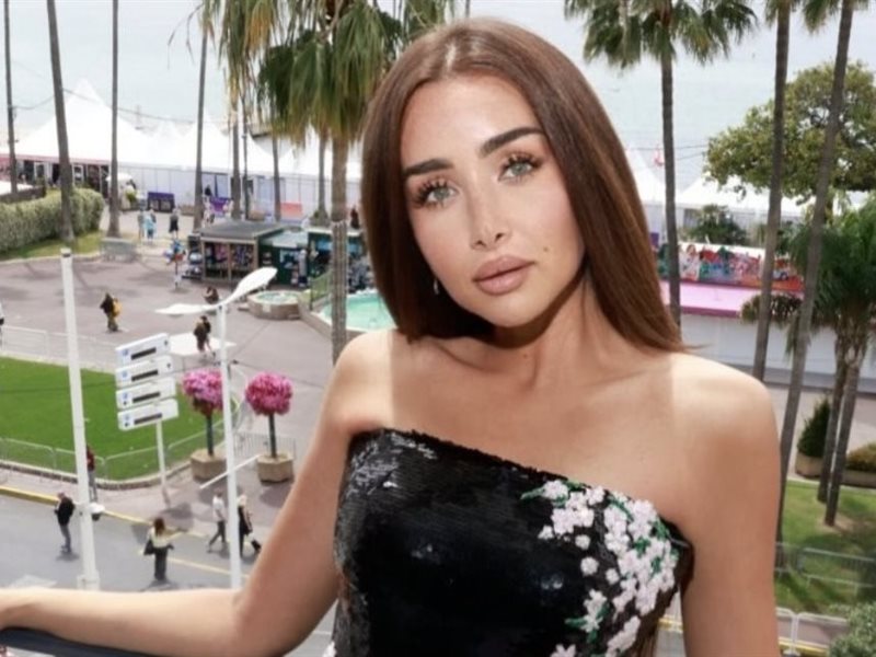     بفستان مرصع ولمسات أنثوية ناعمة.. هنا الزاهد حديث مهرجان كان السينمائي