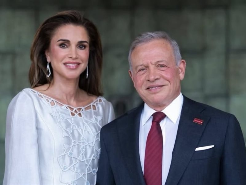     أناقة ملكية ناعمة.. الملكة رانيا تخطف الأنظار بإطلالة راقية في عيد الاستقلال