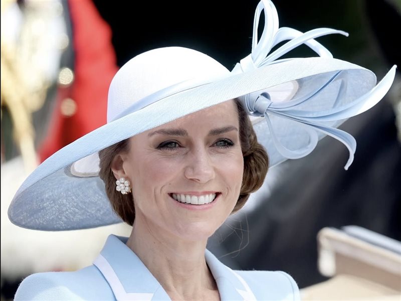 كيت ميدلتون تستحضر أناقة الأميرة ديانا بإطلالة سماوية تخطف الأنظار في Trooping the Colour 2026