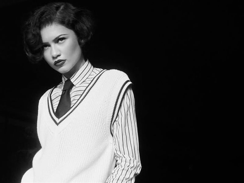 زندايا تتألق بإطلالة راقية من Ralph Lauren على صفحات Vogue Brasil